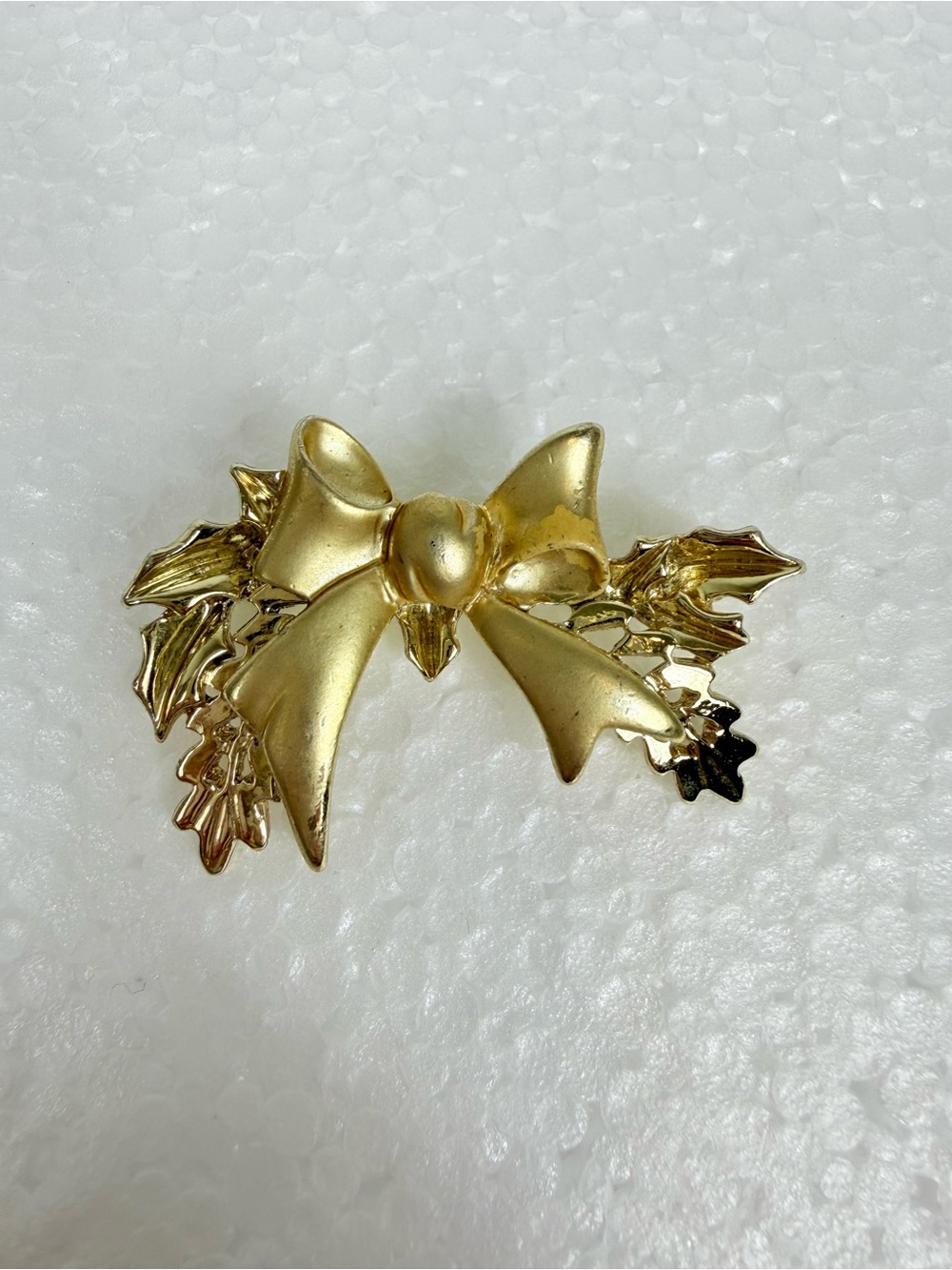 Gold Bow and Holly Brooch - Women's Jewelry VTG